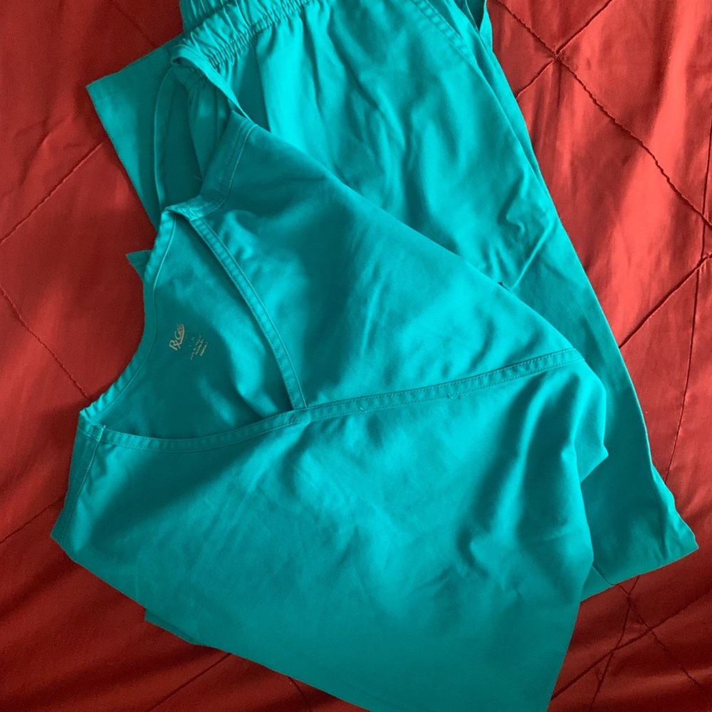 Scrubs green like new . Beautiful color